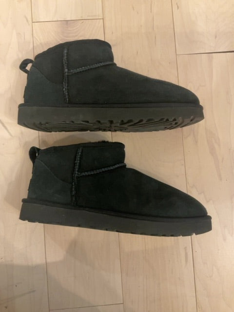 BLACK UGG SHEARLING MINI BOOTS 9