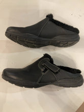 Load image into Gallery viewer, {{ClientCode}} BLACK CLARKS FUR LINED CLOGS, 9
