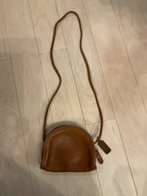 Load image into Gallery viewer, {{ClientCode}} TAN COACH VINTAGE LEATHER PURSE
