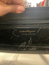 Load image into Gallery viewer, {{ClientCode}} BROWN FERRAGAMO SHOULDER BAG
