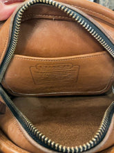 Load image into Gallery viewer, {{ClientCode}} TAN COACH VINTAGE LEATHER PURSE
