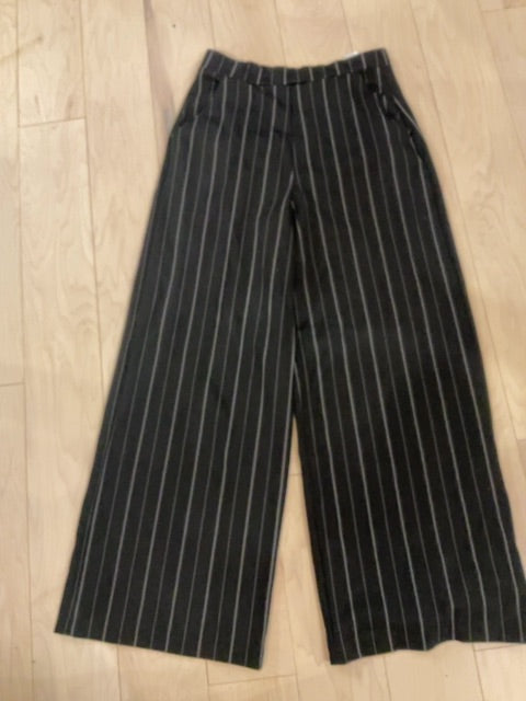 BLK/WHT STRIPE BANANA REPUBLIC DRESS PANTS S